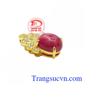 Mặt dây nữ ruby sao lấp lánh mang lại sự tinh tế và quyến rũ cho người dùng. 