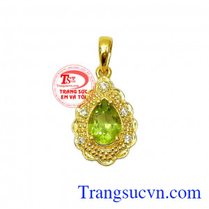 Mặt dây Peridot hình giọt nước là sản phẩm được chế tác công nghệ hiện đại được phái đẹp rất ưa chuộng,Mặt dây Peridot hình giọt nước