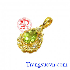 Kết hợp cùng đá Peridot thiên nhiên, loại đá giúp củng cố hệ miễn dịch, sự trao đổi chất và có lợi cho làn da,Mặt dây Peridot hình giọt nước