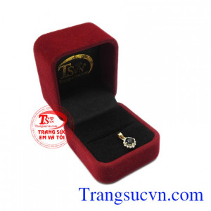 Mặt dây saphir dễ thương được chế tác từ vàng tây 14k và đá saphir thiên nhiên.