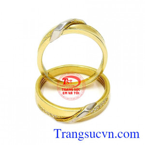 Đây sẽ là món quà đong đầy yêu thương dành tặng cho người phụ nữ quan trọng của cuộc đời mình. Nhẫn cưới gắn kết hạnh phúc