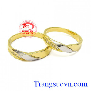 Nhẫn cưới tình yêu chung thủy được nhập khẩu từ Hàn mang lại nét trẻ trung cho người đeo.