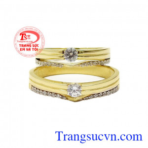 Kiểu dáng trẻ trung, thanh lịch được rất nhiều cặp đôi yêu thích bởi kiểu dáng hợp thời trang,Nhẫn cưới vàng thanh lịch