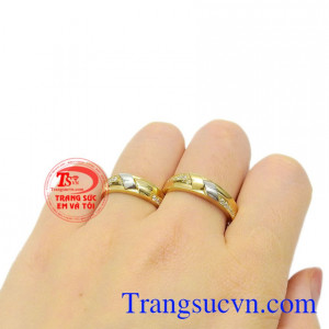 Nhẫn cưới vàng thời trang giao hàng tận tình, uy tín.