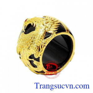 Nhẫn nam mã não phượng hoàng được chạm khắc công phu, tỉ mỉ sẽ là sự lựa chọn yêu thích của các quý ông.