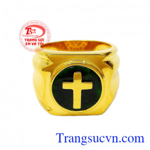 Sản phẩm được làm từ vàng 18k chất lượng kế hợp cùng ngọc Jadeite thiên nhiên cao cấp, màu sắc đẹp,Nhẫn nam vàng Jadeite thánh giá