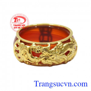 Mã não là một trong những loại ngọc quý tốt cho sức khỏe của con người,Nhẫn ngọc mã não bọc rồng vàng