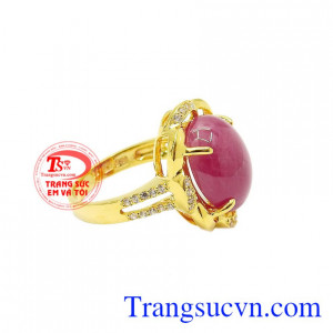 Ruby là một trong những loại đá quý mà bất cứ người phụ nữ nào cũng đều yêu thích. Nhẫn nữ ruby rực rỡ