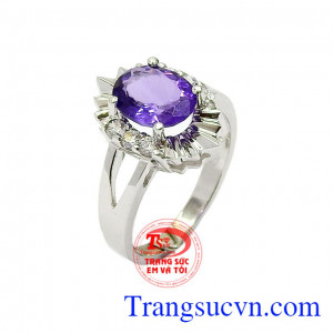 Nhẫn nữ thạch anh tím sang trọng được chế tác tỉ mỉ và tinh tế từ vàng trắng 14k và đá thạch anh tím thiên nhiên,Nhẫn nữ thạch anh tím sang trọng