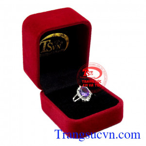 Sản phẩm hợp thời trang dễ dàng kết hợp với nhiều loại trang phục khác nhau,Nhẫn nữ thạch anh tím sang trọng