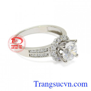 Nếu kết hợp cùng đôi khuyên tai vàng trắng hoặc dây chuyền vàng trắng thì sẽ khiến cho các cô gái trở nên quyến rũ hơn trong các buổi tiệc hay họp mặt rồi. Nhẫn nữ tìm kiếm ước mơ