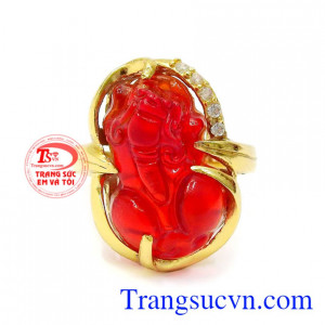 Tỳ hưu là linh vật được xem là linh thiêng đem lại tài vận, phát tài, phát lộc, thịnh vượng cho người đeo. Nhẫn nữ tỳ hưu an khang