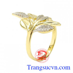 Nhẫn nữ vàng thanh tao được chế tác tỉ từng đường nét, là sản phẩm nhập khẩu từ Korea hàng chất lượng.