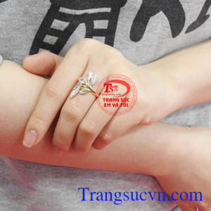 Nhẫn nữ vàng thanh tao giao hàng tận nơi.