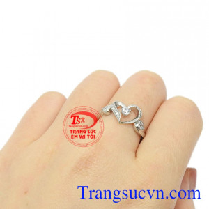 Sản phẩm mang lại vẻ xinh xắn, duyên dáng cho phái đẹp. Nhẫn nữ vàng trái tim hạnh phúc