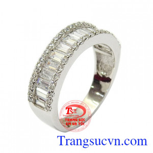 Nhẫn nữ vàng trắng lôi cuốn gắn đá CZ mới lạ mang lại sự sang trọng, tinh tế và cá tính cho người đeo