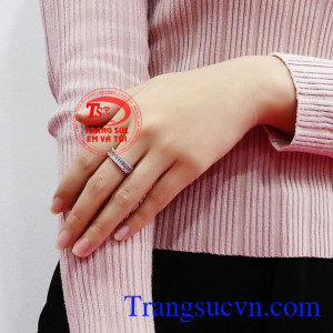 Nhẫn nữ vàng trắng thương hiệu uy tín, chất lượng, giao hàng nhanh trên toàn quốc.
