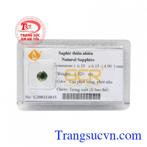 Sapphire trong suốt có tác dụng mang lại cảm giác thoải mái, tập trung tinh thần, giảm căng thẳng mệt mỏi.