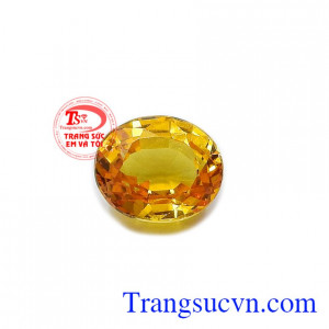 Vì vậy sapphire vàng thường được sử dụng làm trang sức như mặt nhẫn, mặt dây chuyền và hoa tai đeo sang trọng, thời trang, quý phái và gặp nhiều may mắn, tài lộc trong cuộc sống.