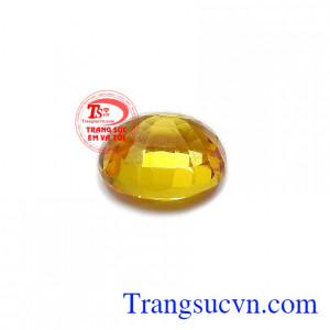 Sapphire vàng ép vỉ an nhiên còn là viên đá của tình yêu và hạnh phúc lứa đôi, vì vậy là món quà tặng tuyệt vời cho một nửa bạn yêu thương vào những dịp ý nghĩa