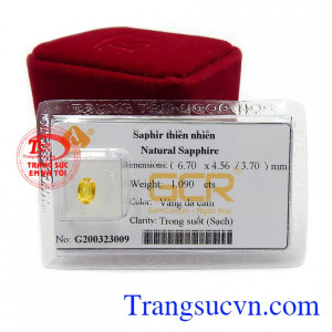 Sapphire vàng ép vỉ hạnh phúc còn là biểu tượng của tình yêu vĩnh hằng nên sapphire thường được làm quà tặng cho người yêu thương giúp tình yêu thăng hoa và bền vững