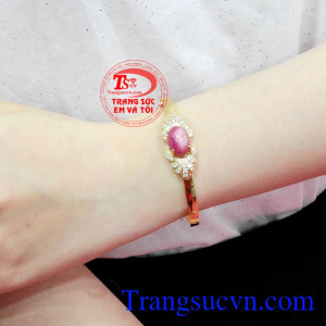 Ruby sao thiên nhiên mang đầy đủ công dụng trong phong thủy cũng như hỗ trợ điều trị một số bệnh như ruby thường. 