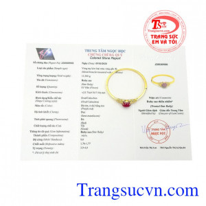 Sự phối hợp hài hòa từ vàng tây và ruby sao thiên nhiên càng làm chiếc vòng tay thêm đặc biệt. Vòng tay ruby sao lấp lánh