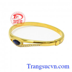 Sự kết hợp giữa đá Sapphire xạnh và vàng tây 14k mang lại một sản phẩm vừa hợp thời trang lại hợp cả phong thủy,Vòng tay Sapphire độc đáo