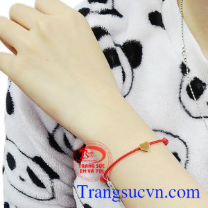 Sản phẩm sẽ là món quà ý nghĩa và đầy yêu thương dành cho các cô gái. Vòng tết trái tim yêu thương