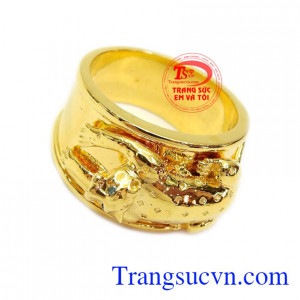 Nhẫn nam  báo vàng tây là một trong những dòng nhẫn nam chế tác được phái mạnh ưa chuộng nhất hiện nay
