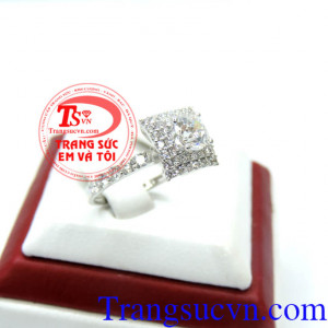 Nhẫn nữ vàng trắng cam kết 100% về chất lượng sản phẩm.