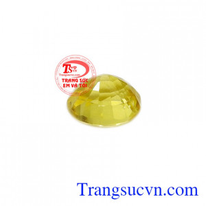 Sapphire vàng với màu sắc tươi sáng, chất lượng đá đảm bảo, có giấy kiểm định đá quý kèm theo.