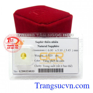 Sapphire vàng thiên nhiên gắn liền với sự giàu sang, thịnh vượng và may mắn, đem lại sự sáng suốt, trí tuệ và tri thức