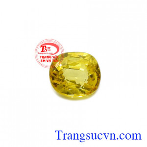 Sapphire vàng thiên nhiên tài lộc là lá bùa hộ mệnh cho con người mang lại tài lộc, may mắn, giải trừ những luồng khí tiêu cực
