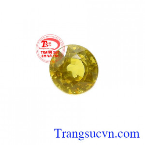 Sapphire vàng thiên nhiên thành công thường được kết hợp với vàng hoặc bạc tạo thành trang sức thời trang và sang trọng