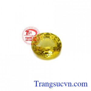 Không chỉ mang vẻ đẹp độc đáo, sapphire vàng còn là viên đá biểu tượng cho hạnh phúc, sự thịnh vượng và tài lộc, giải trừ hung khí mang lại bình an cho người đeo