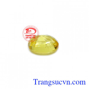 Viên sapphire vàng quyền uy màu sắc đẹp, chất lượng cao, là món quà đặc biệt ý nghĩa cho người bạn yêu thương.