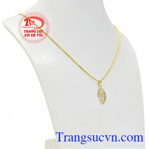 Với thiết kế nhẹ nhàng, nhỏ nhắn phù hợp phong cách thời trang dịu dàng, quý phái và cá tính cho người đeo