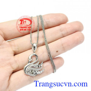 Bộ dây chuyền thiên nga dịu dàng rất được phái đẹp ưa chuộng, là món quà đặc biệt cho người bạn yêu thương những dịp ý nghĩa