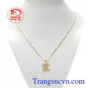 Bộ mặt dây chữ K chất lượng sẽ khiến khách hàng hài lòng với từng đường nét của sản phẩm.