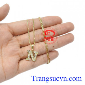 Bộ mặt dây N thời trang vừa để làm đẹp vừa là kỉ vật lưu giữ kí ức cho người đeo.