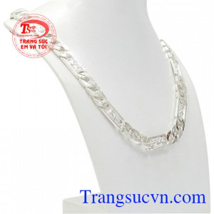 Dây chuyền bạc tuổi dần được chế tác theo công nghệ hiện đại mang lại sản phẩm phong cách và nam tính.