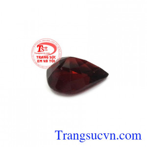Không chỉ có tác dụng trong phong thủy, mà loại đá này còn cải thiện sức khỏe, tăng cường hệ miễn dịch, hệ tuần hoàn. Granat thiên nhiên giọt nước đẹp