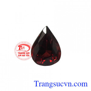 Granat thiên nhiên giọt nước đẹp mang kiểu dáng kiêu sa và tinh tế. 