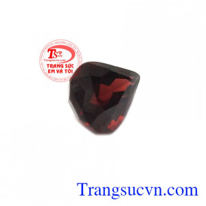 Đá granat hay còn được gọi là ngọc hồng lựu đã không còn xa lạ gì với những người yêu đá quý. Granat thiên nhiên giọt nước đẹp