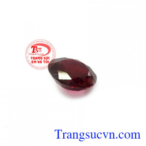 Với sắc đỏ của viên đá chính là biểu tượng của địa vị và quyền lực. Granat thiên nhiên tài lộc
