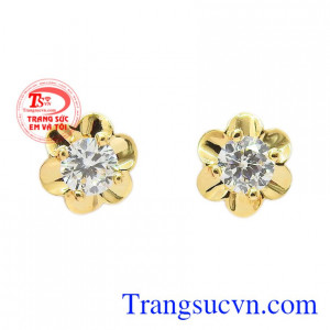 Hoa tai nữ hoa mai vàng là sản phẩm mới của công ty trang sức Em và Tôi được nhập khẩu Korea tạo điểm nhẫn cho phái nữ.