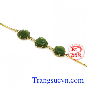 Sản phẩm thích hợp với nhiều độ tuổi, là món quà ý nghĩa dành tặng cho người thân và bạn bè của mình. Lắc chân hoa hồng nephrite