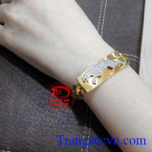 Lắc nam báo dũng mãnh hợp xu hướng, hợp thời trang, giao hàng tận nơi, uy tín.