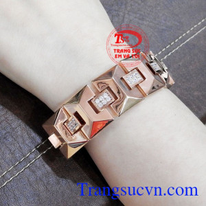 Lắc tay vàng hồng thời trang thích hợp làm quà tặng cho người thân của bạn.